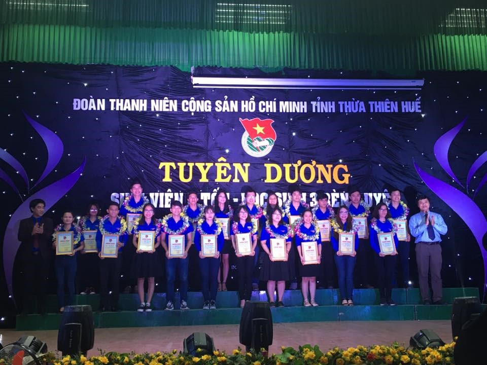 Tuyên dương “Sinh viên 5 tốt” và “Học sinh 3 rèn luyện” cấp tỉnh năm học 2015 – 2016