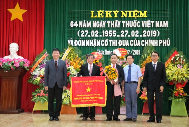 Lễ kỷ niệm 64 năm ngày Thầy thuốc Việt Nam và đón nhận Cờ Thi đua của Chính phủ