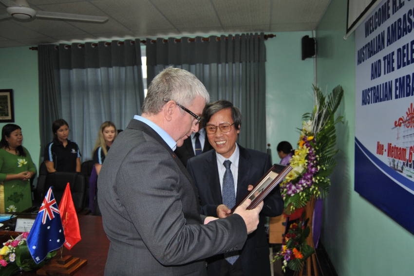 Chuyến thăm của Ngài Đại sứ Úc tại Trường Đại học Y Dược Huế