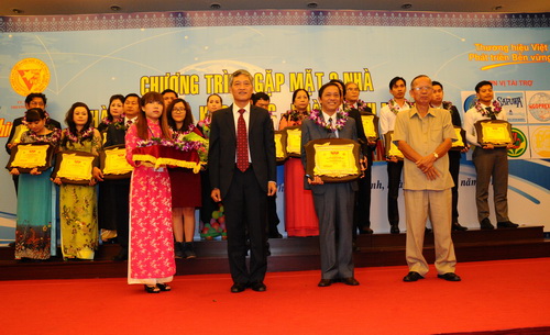Trường Đại học Y Dược Huế dự lễ vinh danh doanh nhân ưu tú, nhân ái năm 2014.