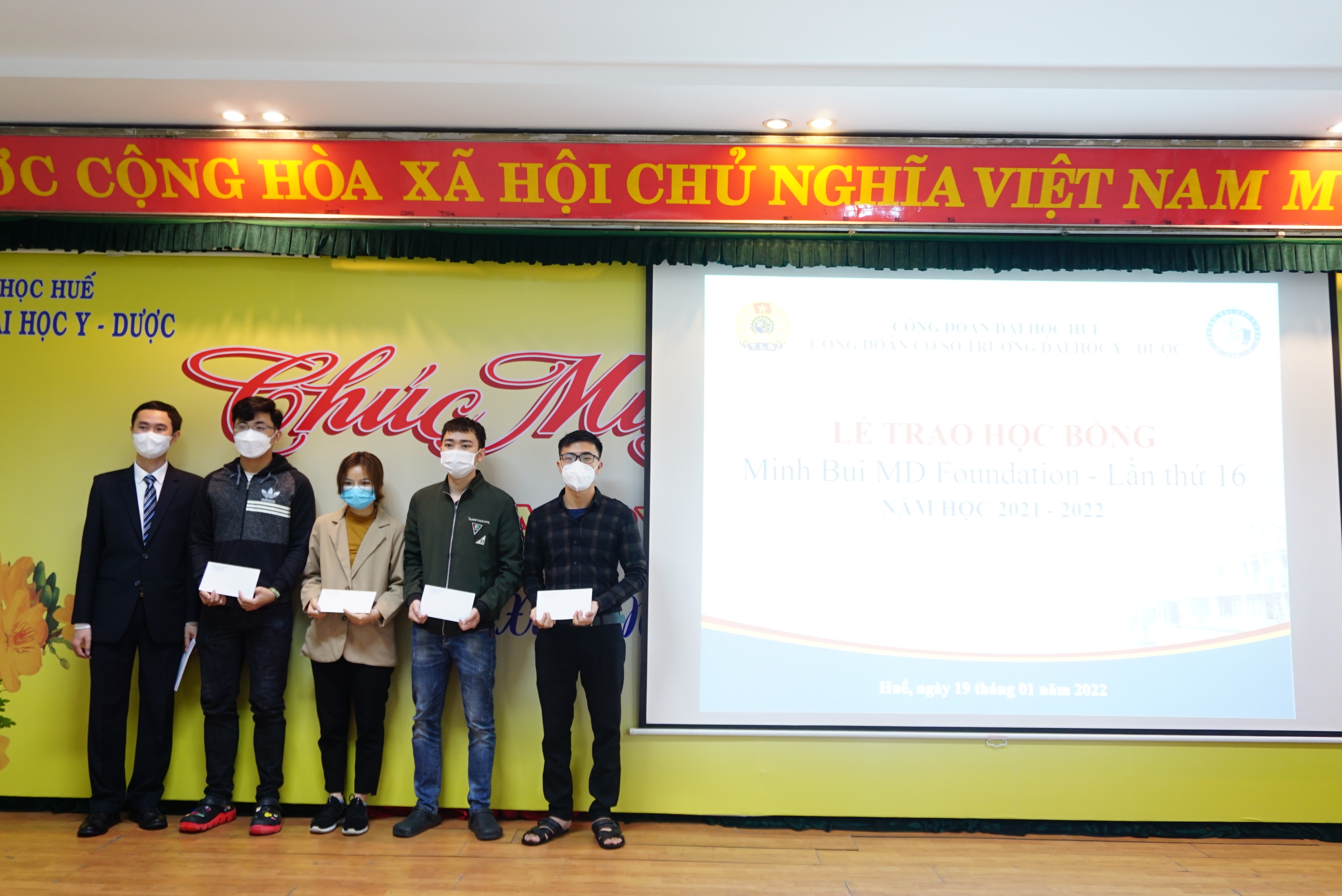 Lễ trao học bổng Minh Bui Foundation lần thứ 16 cho sinh viên Trường Đại học Y - Dược Huế