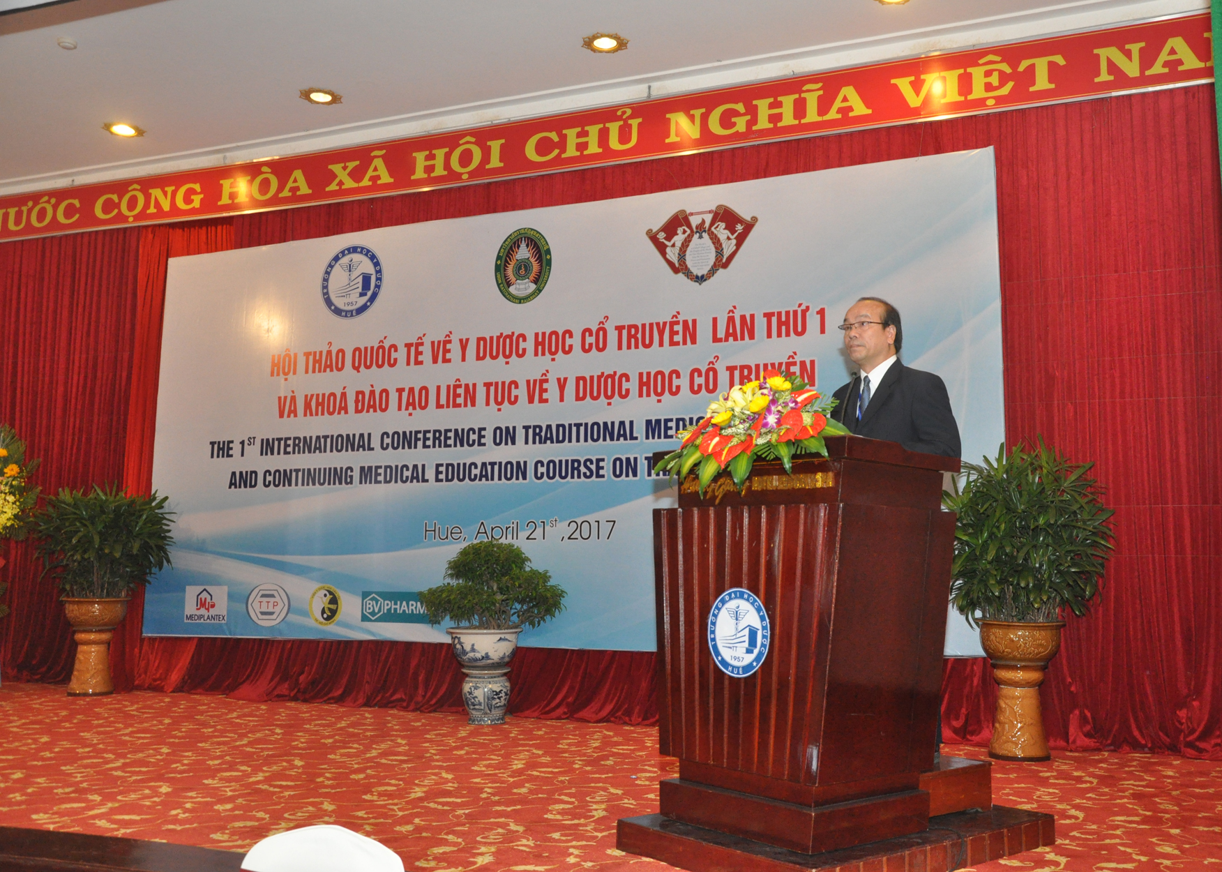 GS. Võ Tam, Phó Hiệu trưởng Trường Đại học Y Dược Huế, phát biểu khai mạc tại Hội thảo