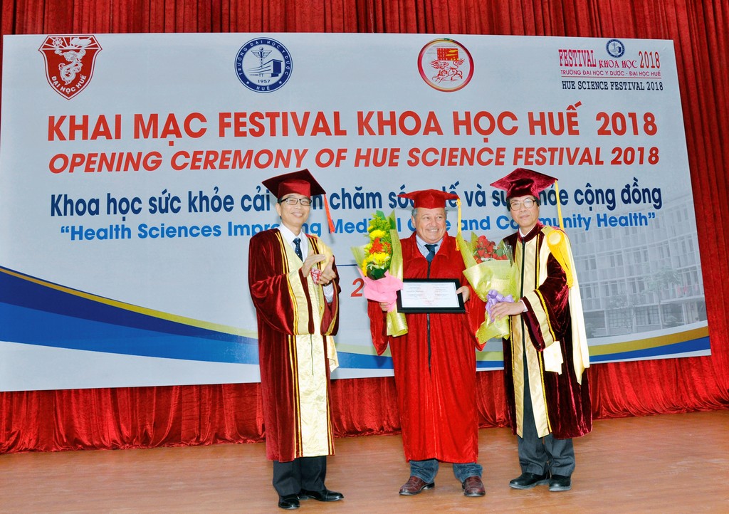 Khai mạc Festival khoa học Huế 2018 "Khoa học sức khỏe cải thiện chăm sóc y tế và sức khỏe cộng đồng"