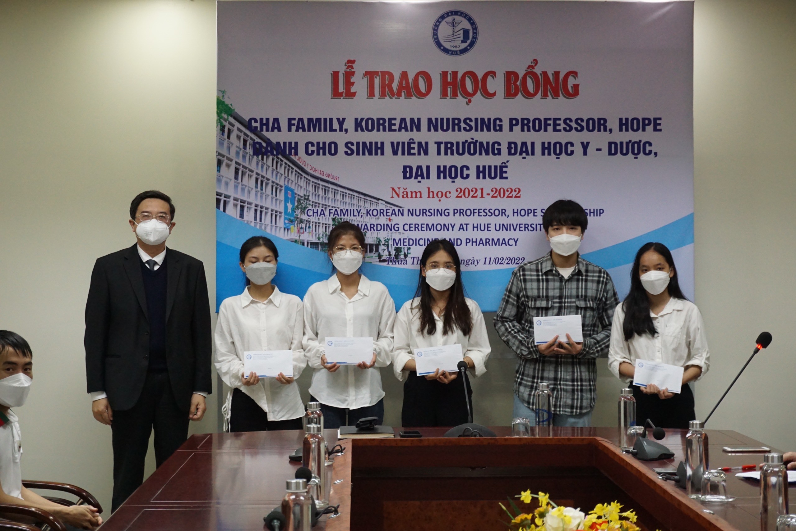 Trao học bổng Cha Family, Korean Nursing Professor, Hope cho 14 sinh viên Y khoa và Điều dưỡng