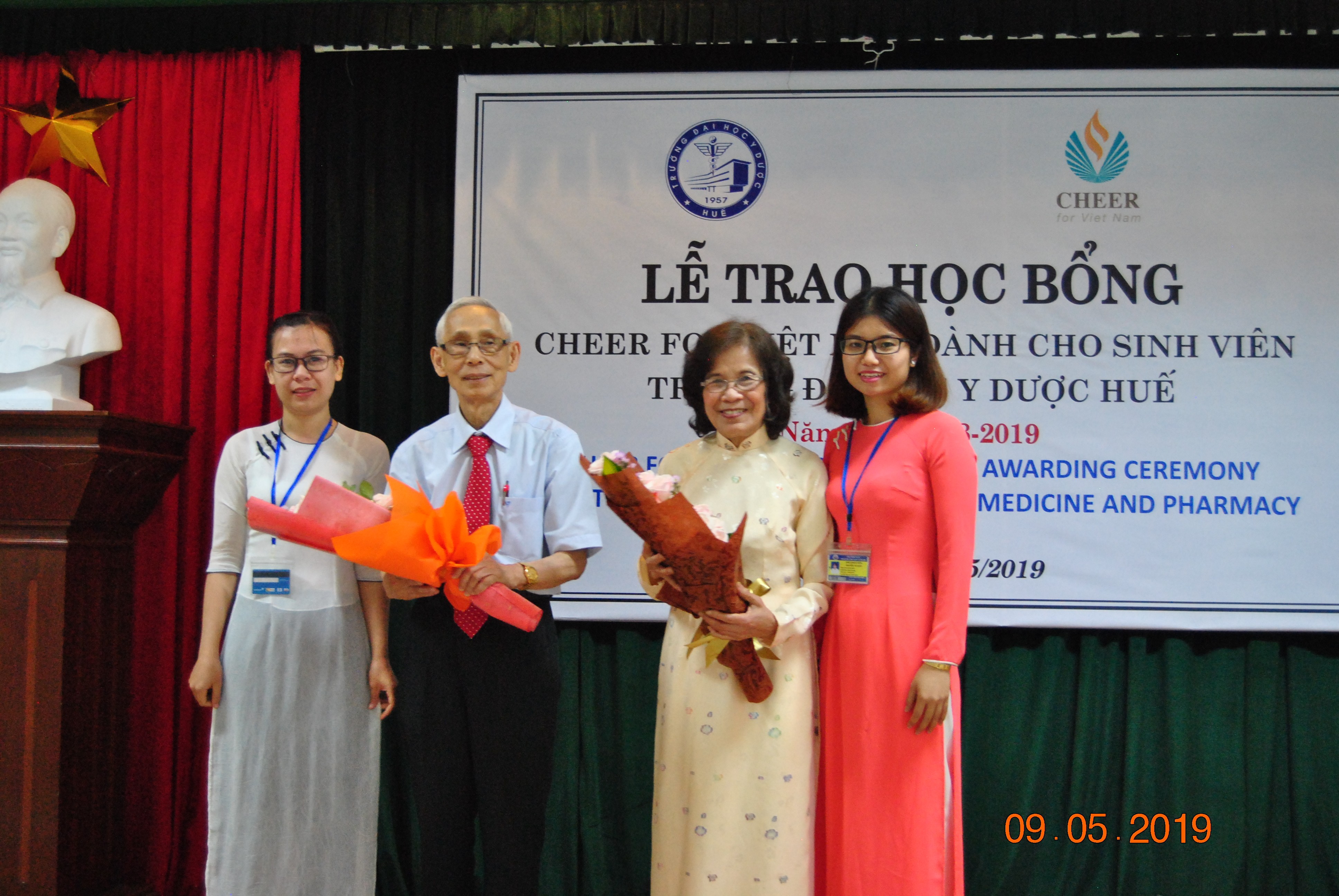 83 suất học bổng Cheer for Vietnam được trao cho sinh viên và học viên sau đại học