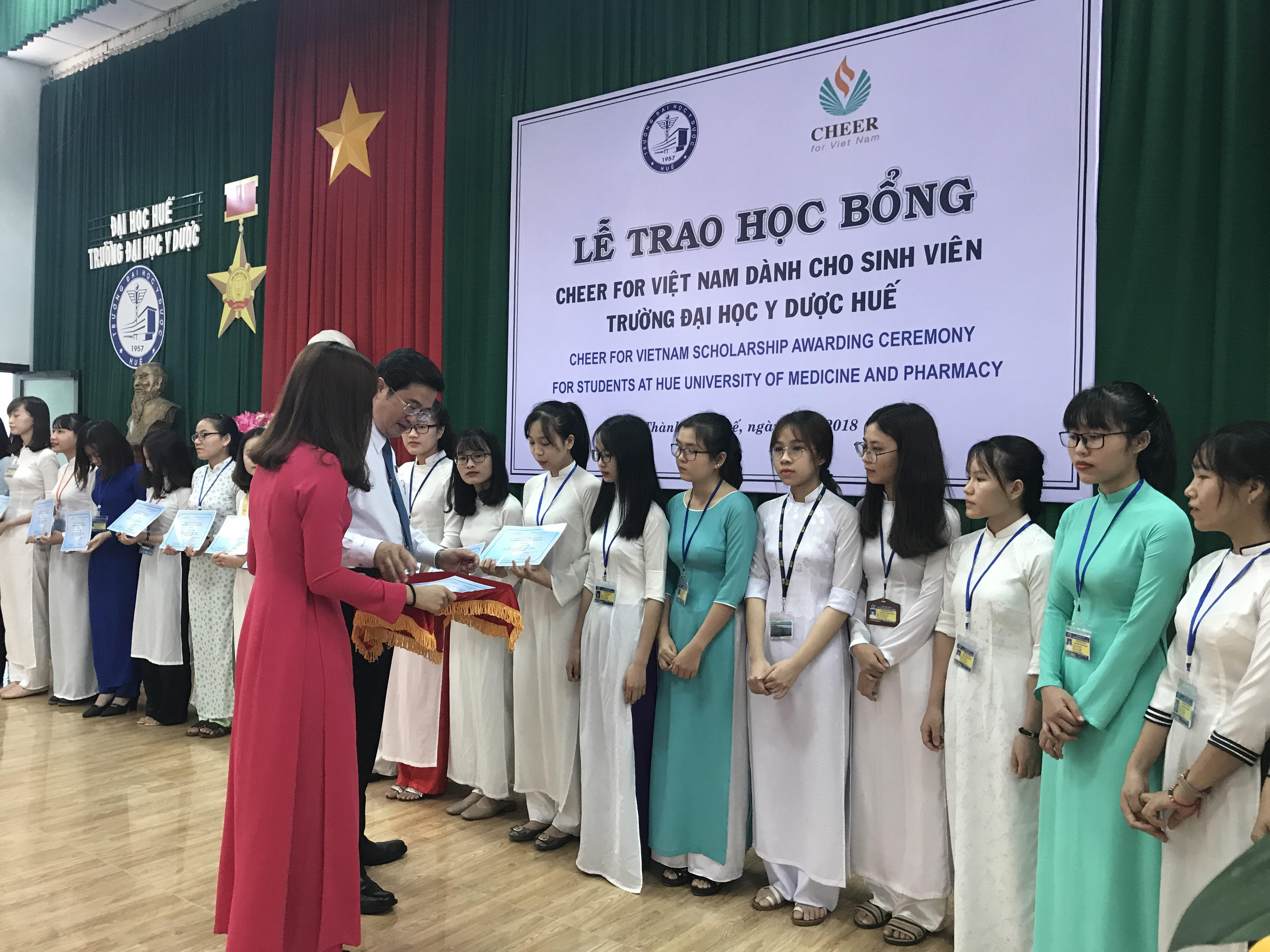 Lễ trao học bổng Cheer for Việt Nam cho sinh viên Y và Điều dưỡng