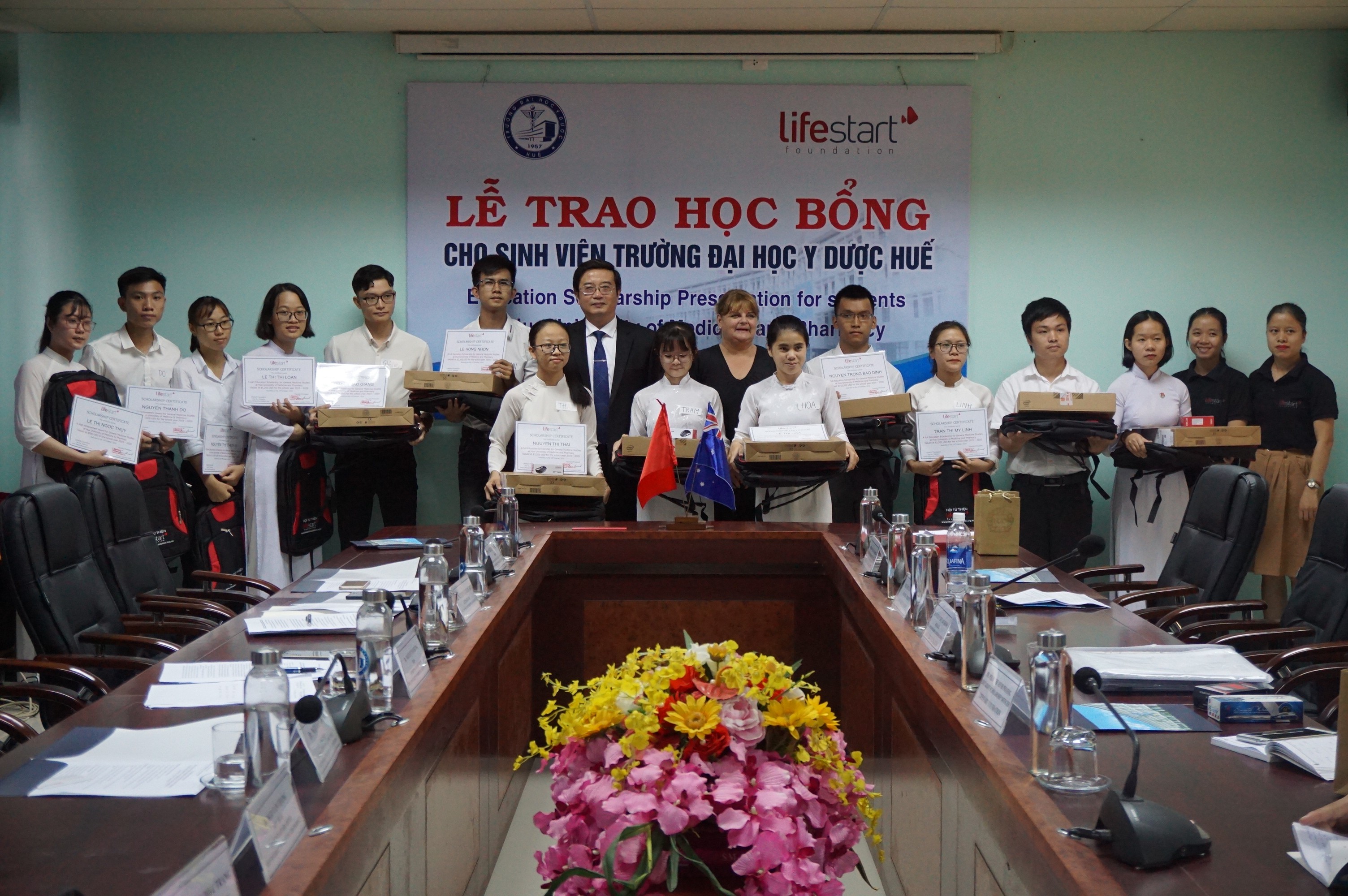 Trao học bổng Lifestart Foundation cho học viên Điều dưỡng và sinh viên y đa khoa