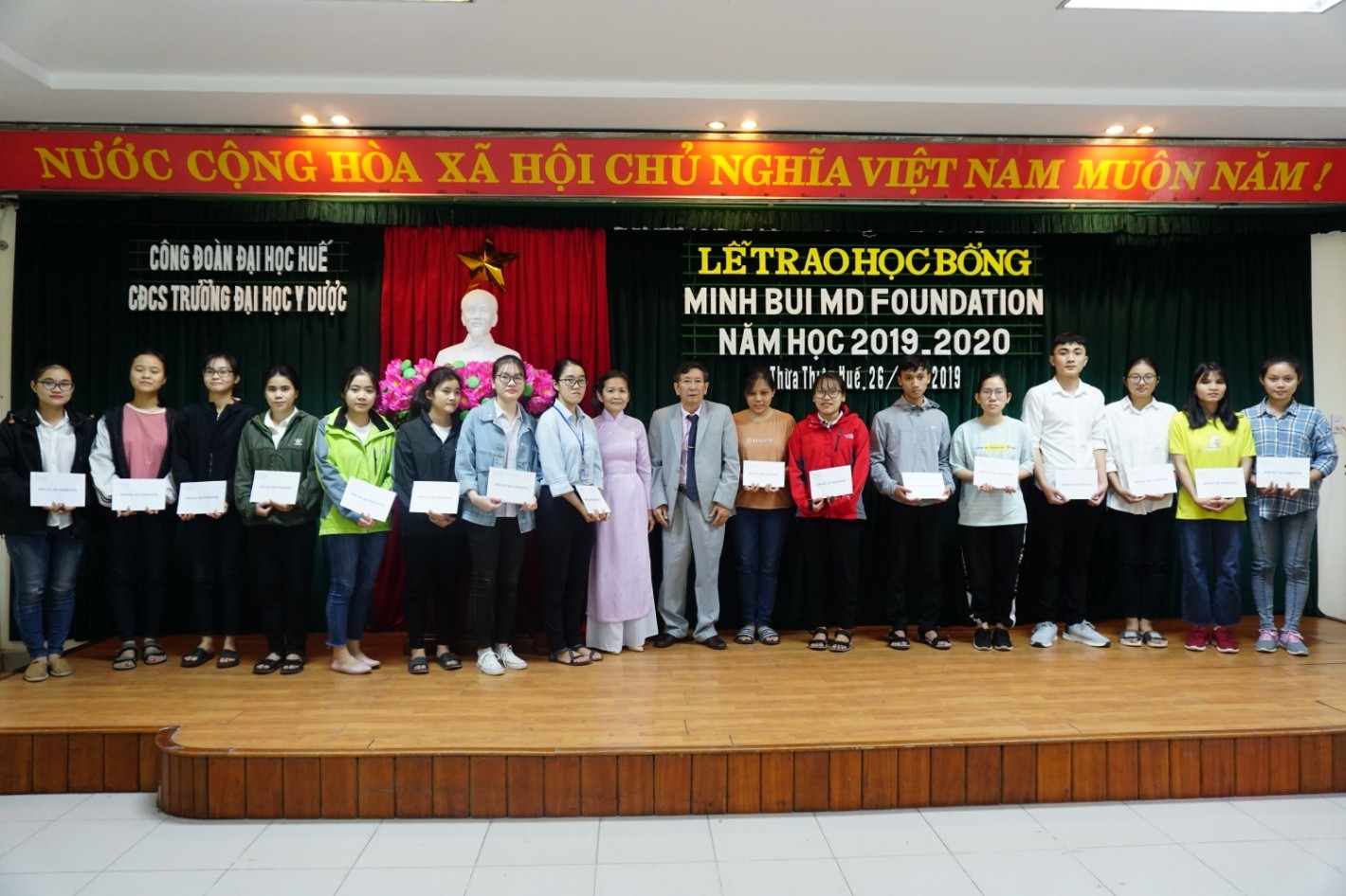 Trao học bổng Minh Bui Foundation cho 85 sinh viên