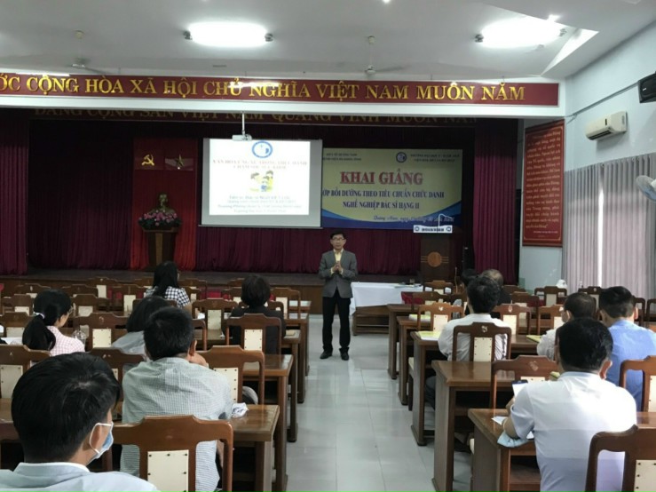 Khai giảng Lớp bồi dưỡng theo tiêu chuẩn  chức danh nghề nghiệp bác sĩ chính (hạng II)  tại Bệnh viện đa khoa Quảng Nam