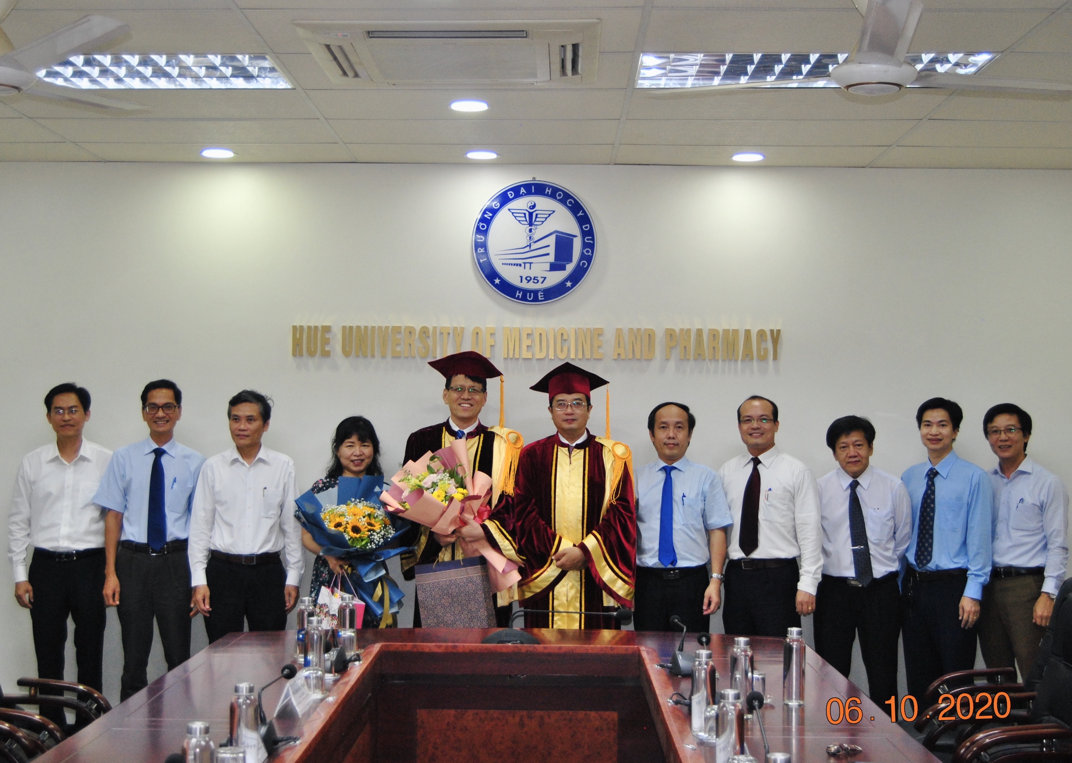 Trao chức danh Giáo sư thỉnh giảng cho BS. Chung Kyu Sung, Bệnh viện Mirae Hankook, Hàn Quốc