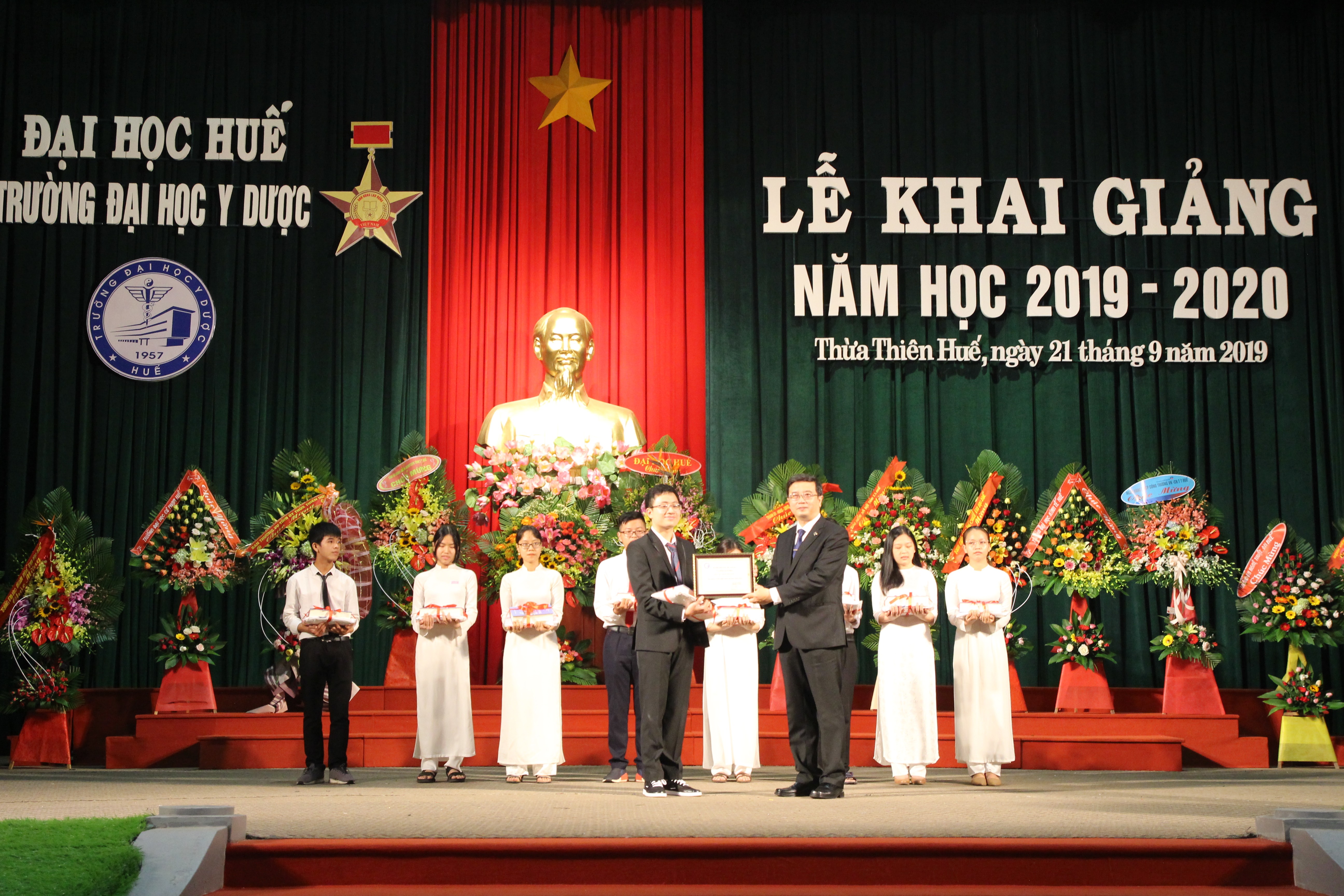 Truờng Đaị học Y Duợc Huế khai giảng năm học mới 2019-2020