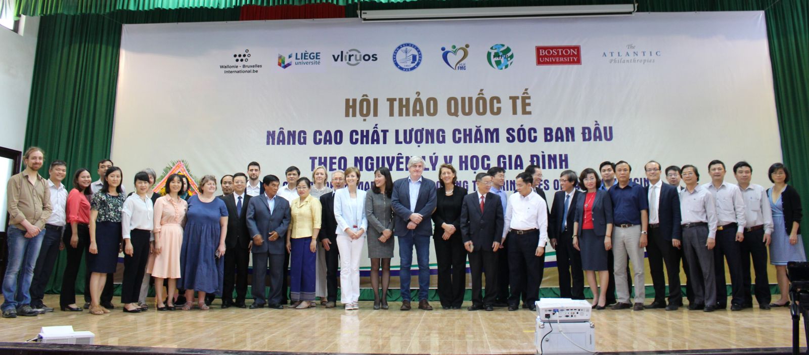 Hội thảo quốc tế “Nâng cao chất lượng chăm sóc ban đầu theo nguyên lý Y học gia đình”