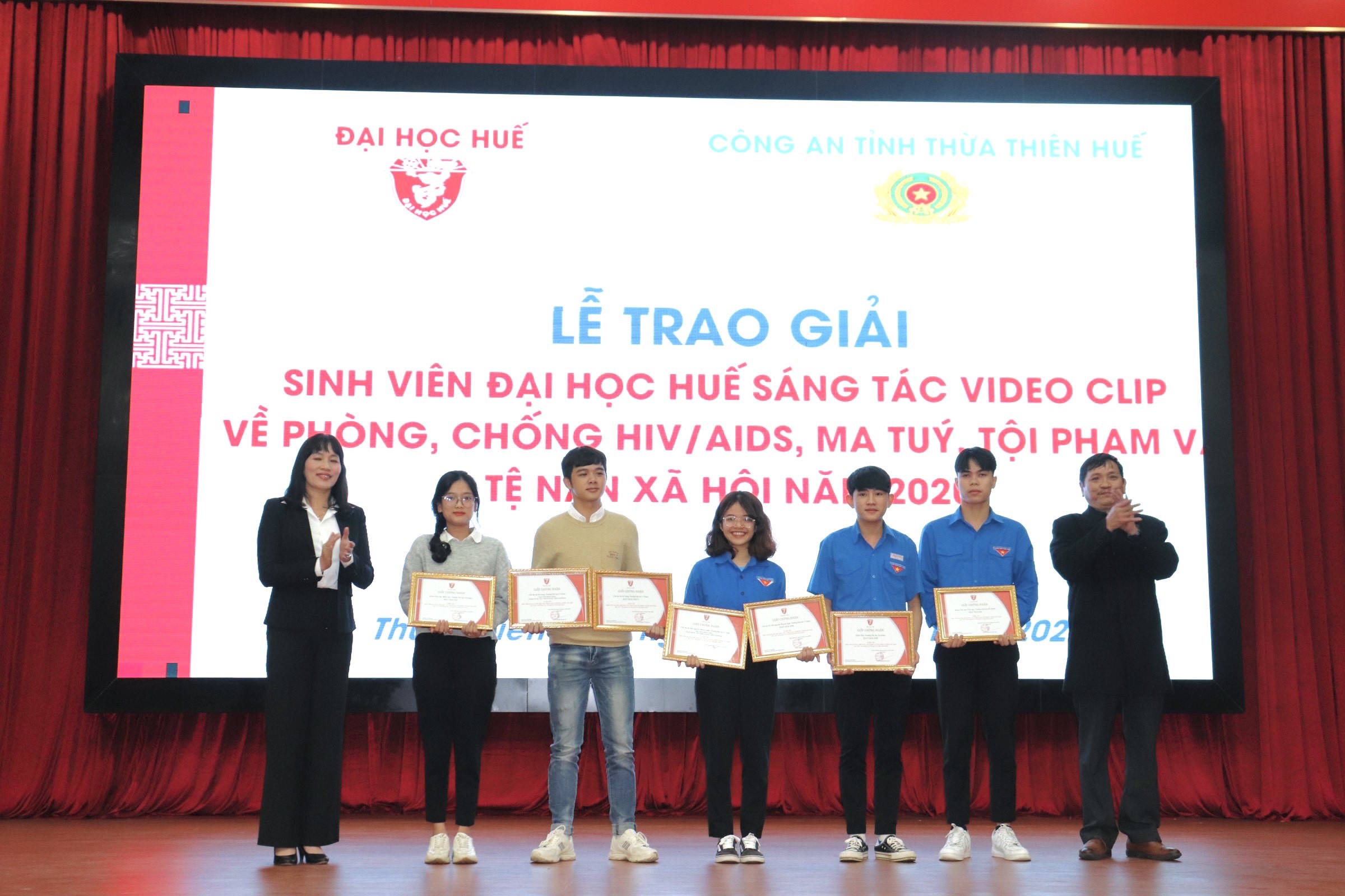 Tuyên dương sinh viên đạt giải thưởng Sao tháng Giêng và danh hiệu sinh viên 5 tốt