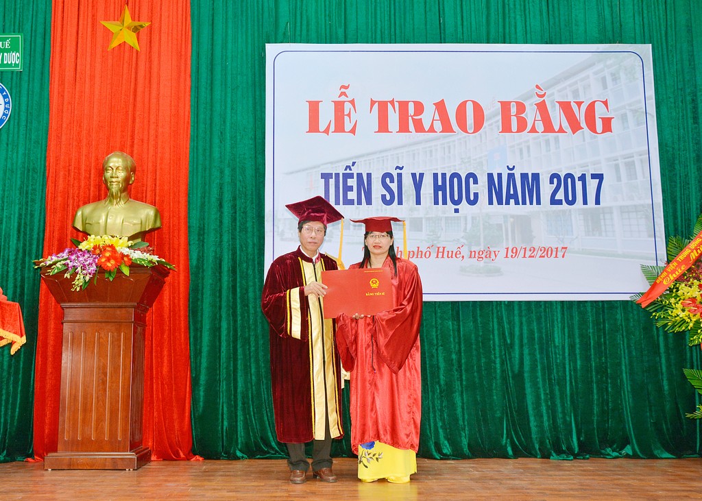 Lễ trao bằng Tiến sĩ Y học và Sau đại học năm 2017.