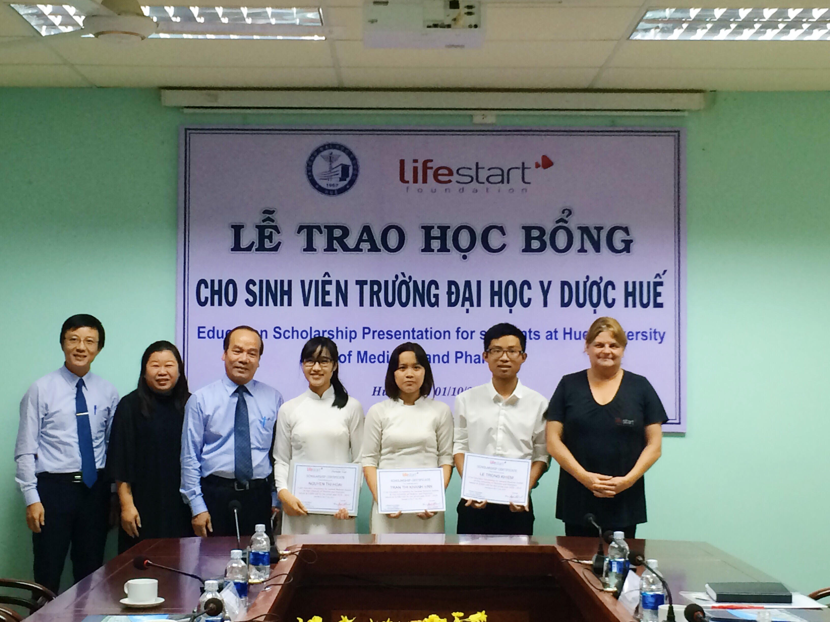 Trao tặng học bổng Lifestart Foundation năm học 2018-2019