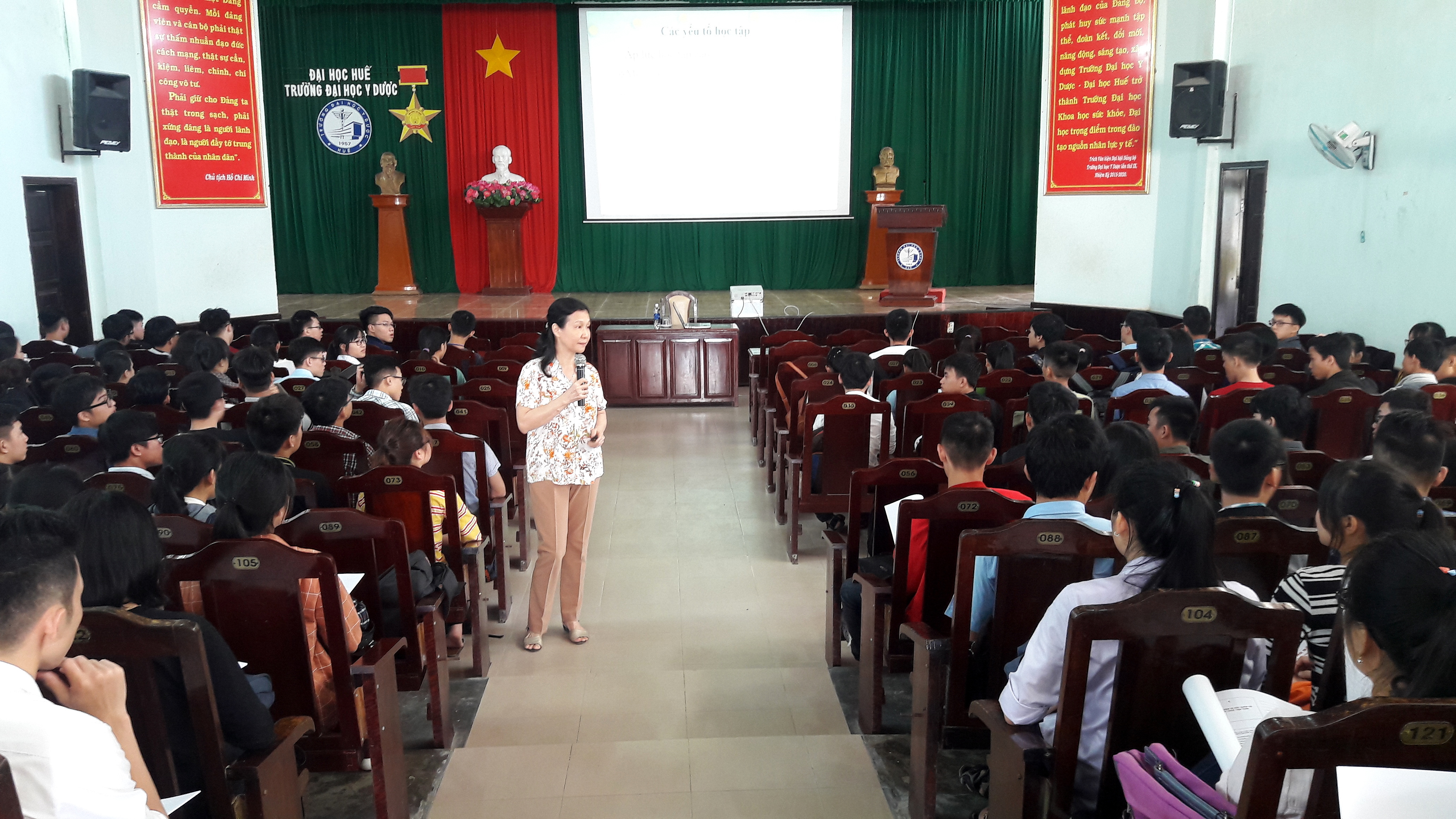 Tư vấn tâm lý, phương pháp học tập và sức khỏe tình dục - giới cho sinh viên năm thứ nhất năm học 2017-2018