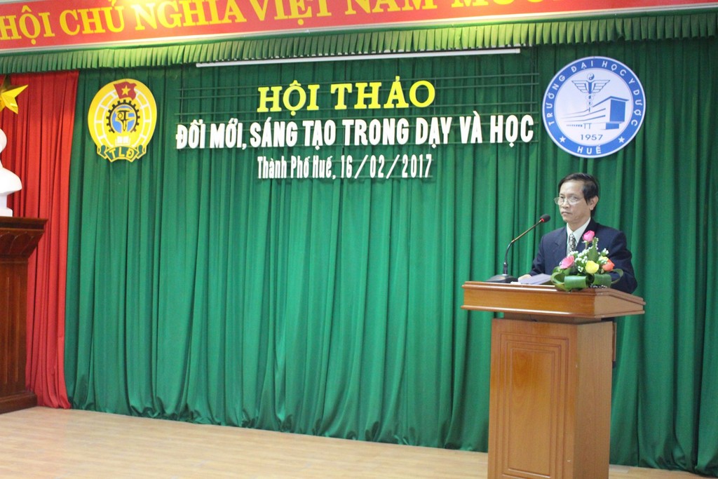 Đ/c Trần Văn Hòa Chủ tịch Công đoàn phát biểu khai mạc Hội thảo
