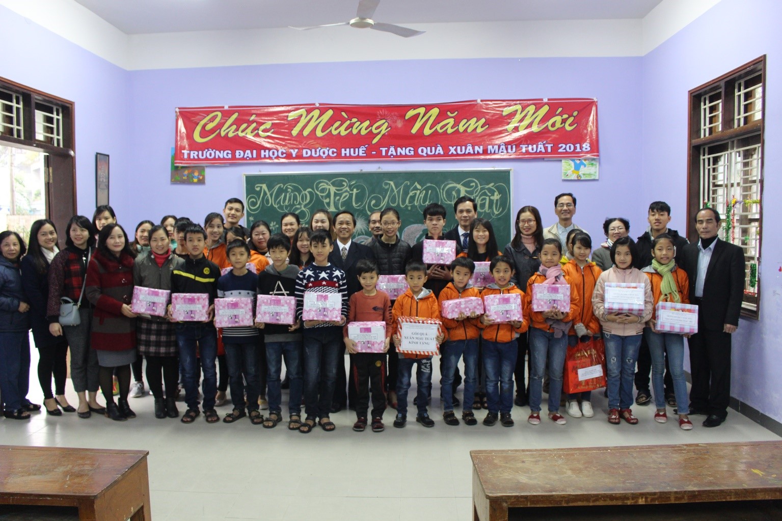 Thăm, tặng quà xuân tại Trung tâm  nuôi dạy trẻ mồ côi tại P.Xuân Phú, Tỉnh TT Huế