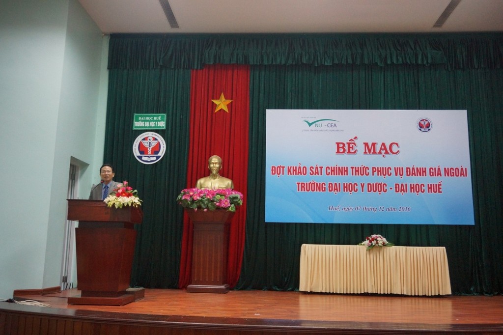 PGS. Lê Văn Anh, Phó Giám đốc Đại học Huế phát biểu tại buổi lễ bế mạc.
