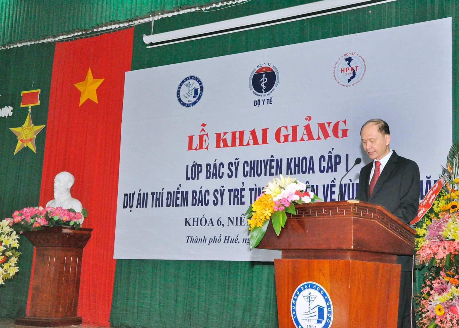 GS.TS.Lê Quang Cường - Thứ trưởng Bộ Y tế phát biểu tại Lễ khai giảng