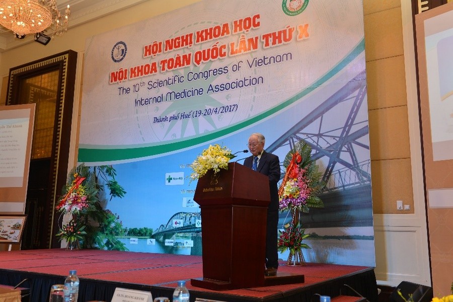 GS.TS Nguyễn Khánh Trạch, Chủ tịch hội Nội khoa Việt Nam, phát biểu khai mạc