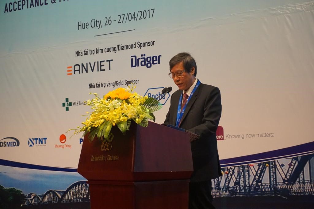 GS. Cao Ngọc Thành, Hiệu trưởng Trường ĐH Y Dược Huế phát biểu khai mạc Hội nghị
