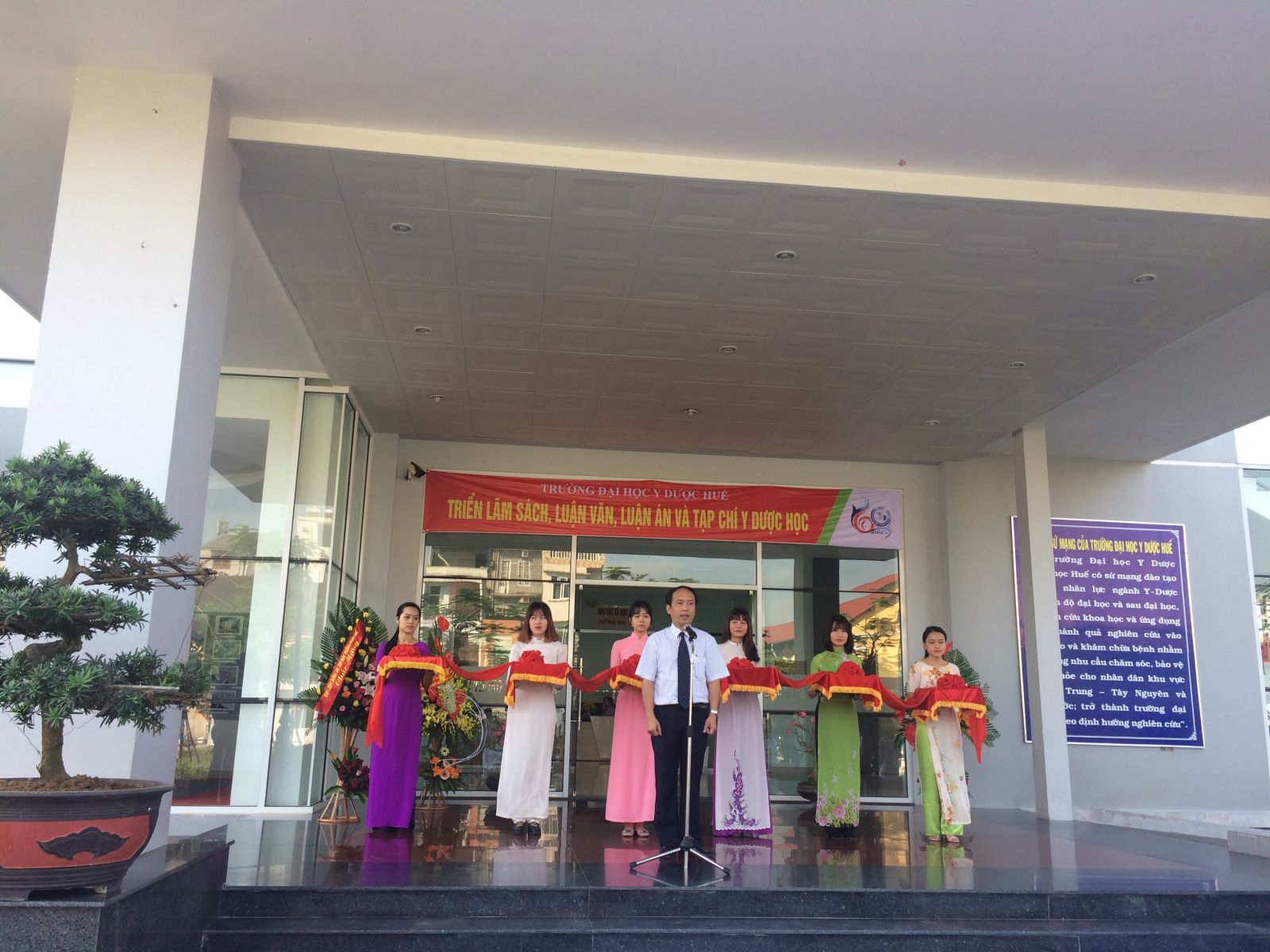 PGS.TS Nguyễn Khoa Hùng-Phó hiệu trưởng phát biểu tại buổi lễ khai mạc triển lãm