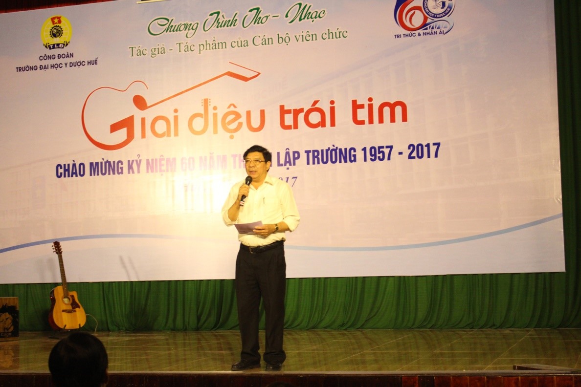 TS. Nguyễn Việt Đức, Giám đốc Học viện âm nhạc Huế, phát biểu  khai mạc