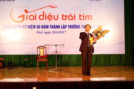 GS Trần Hữu Dàng với “Giai điệu trái tim ”do chính tác giả trình bày